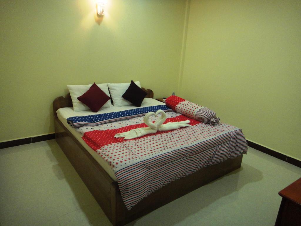 Khemra I Guesthouse Kampot Rum bild